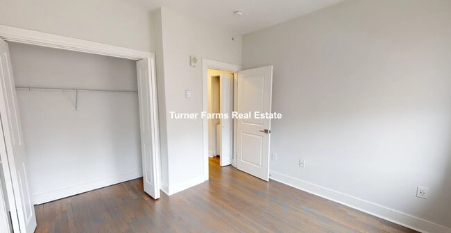 Building Photo - 211 Park Dr