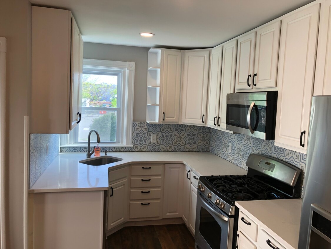 Primary Photo - 117 W High St