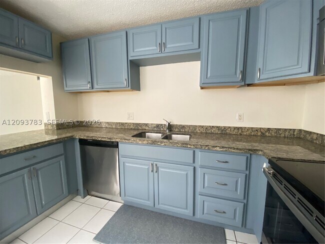 Foto del edificio - 9430 Live Oak Pl