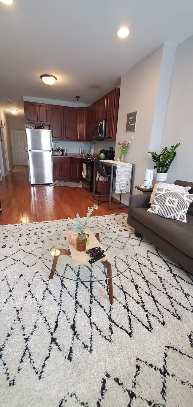 living room / kitchen - 1908 W 21st Pl