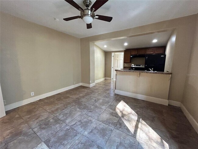 Foto del edificio - 727 Dartmoor St N