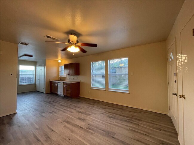 Foto del edificio - Cozy 2 Bedroom and 2 bathroom duplex for rent in Saginaw!