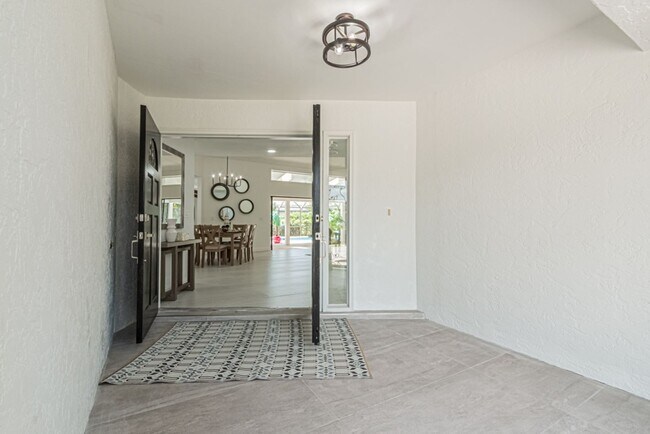 Foto del edificio - Newly Renovated 3 Bedroom Pool Home in Des...