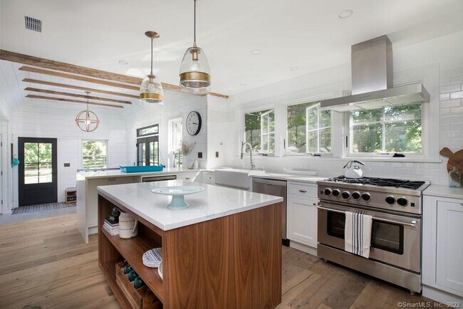 Foto del edificio - 49 Benton Hill Rd