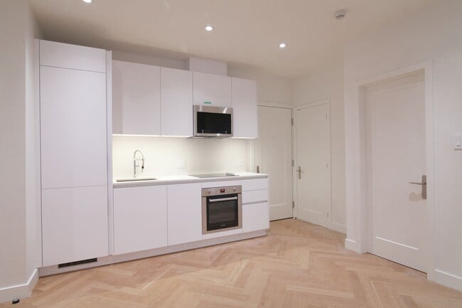Building Photo - 590 Av Outremont
