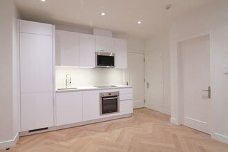 Building Photo - 590 Av. Outremont