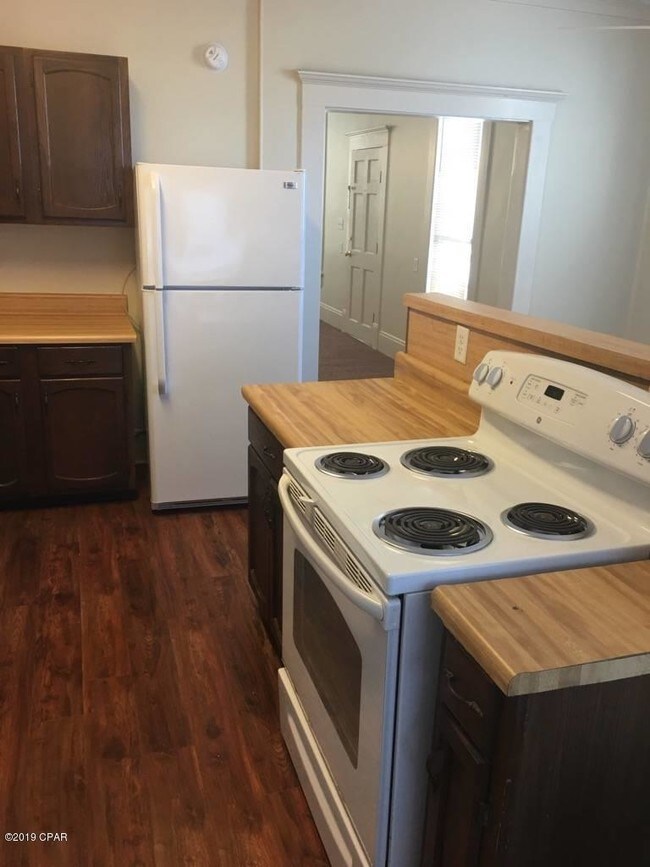 Foto del edificio - 402 Massalina Dr