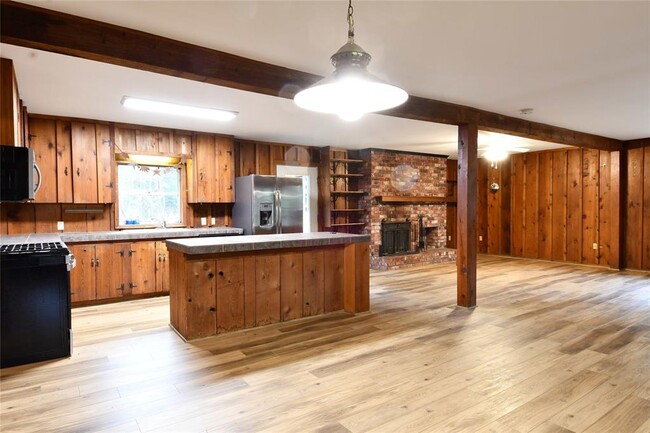 Building Photo - 707 New Years Creek Ln
