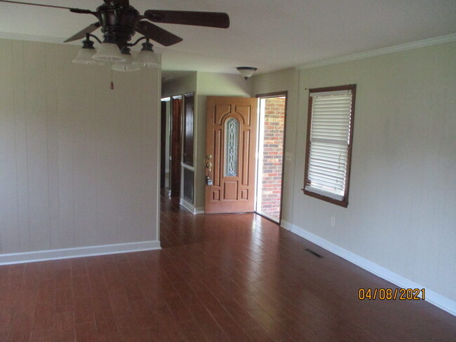 Building Photo - 1027 Rembrandt Dr SW