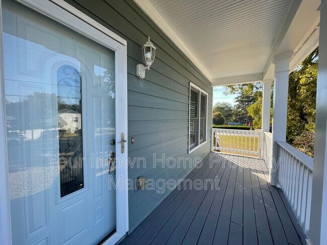 Building Photo - 1194 Oakland Lane SW