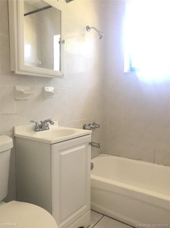 Foto del edificio - 2 br, 1 bath Duplex - 1720 NW 50th St # 1722