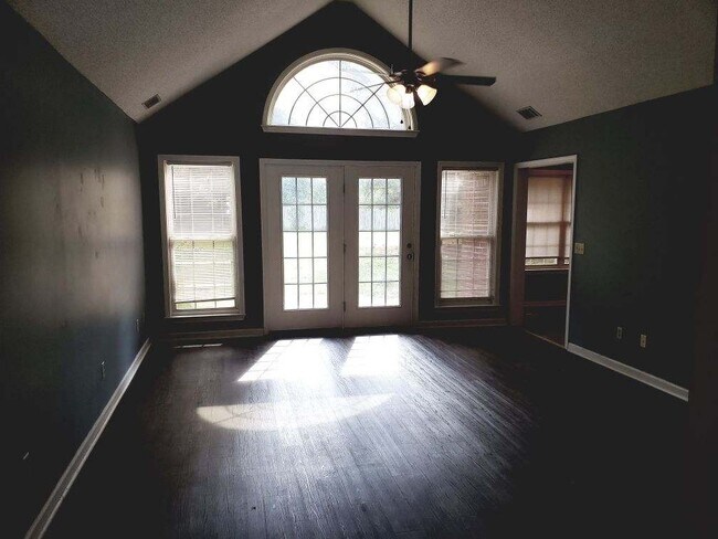 Building Photo - 1138 Bartlett Dr