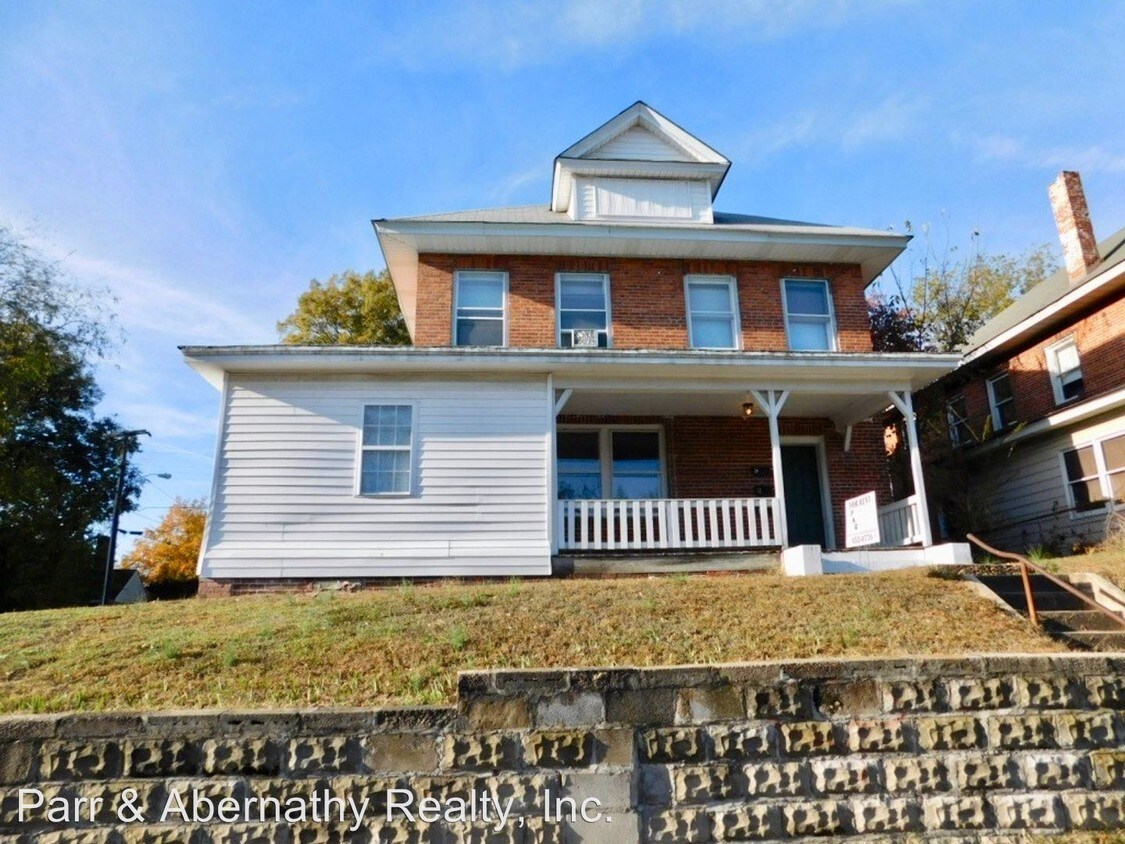 Primary Photo - 3 br, 2 bath House - 601 E. Broadway Unit A