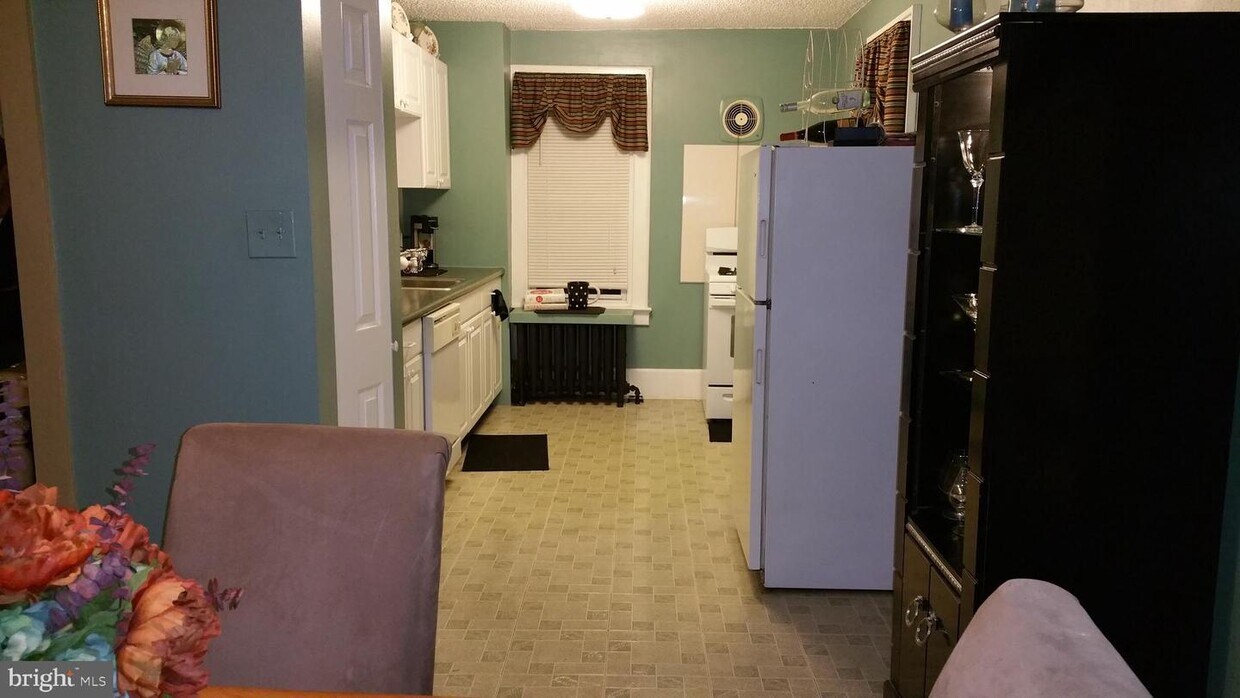 Foto principal - 4647 Roosevelt Ave