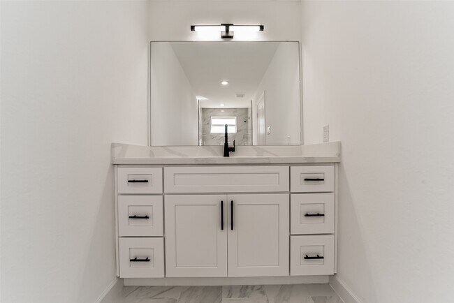 Foto del edificio - 5714 Beldart St