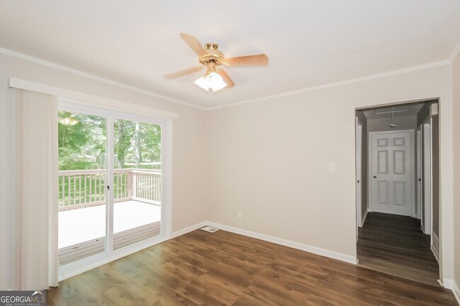 Building Photo - 3801 Sharon Dr