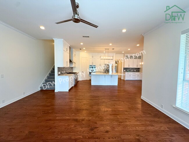 Foto del edificio - Luxury Living in Southlake – Stunning 5-Bedroom Home with Pool & Spa!