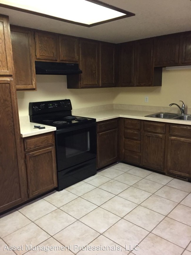 Building Photo - 784-784 Moccasin Trail