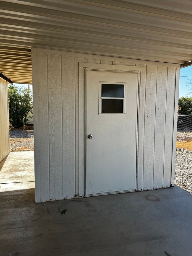 Building Photo - Coolidge 3 Bedroom 2 Bathroom Home Under $1,500!