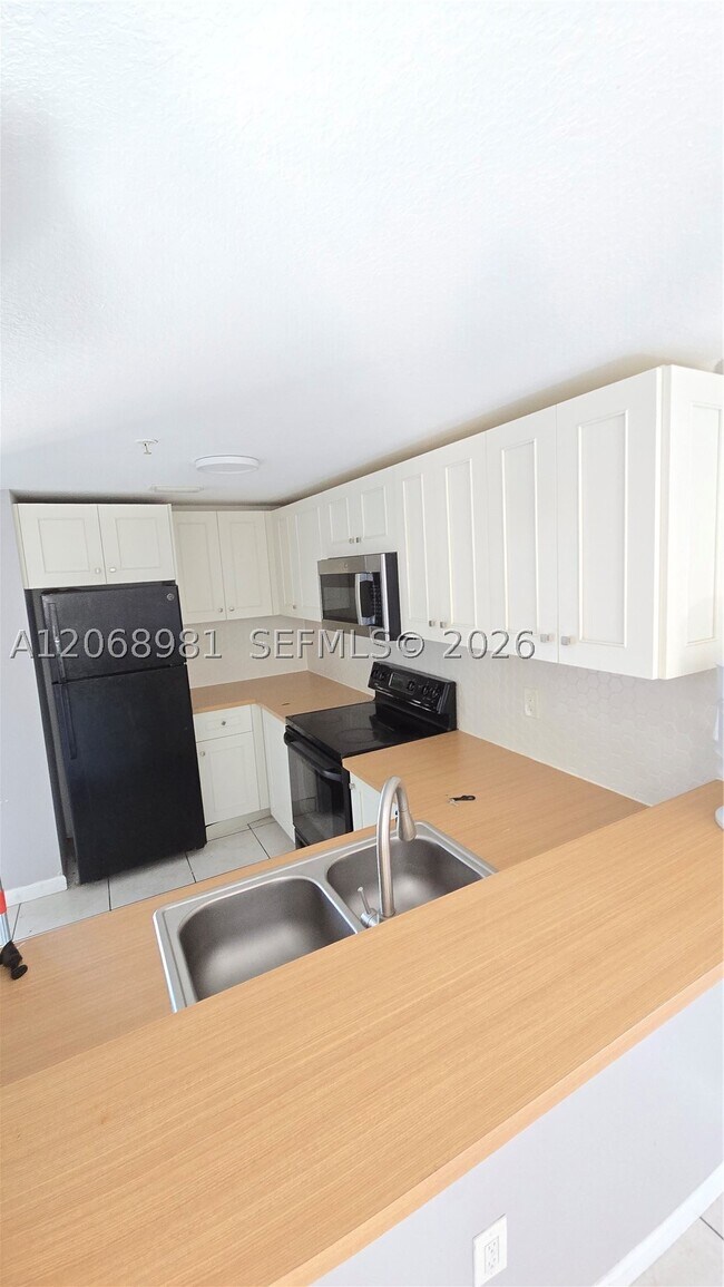 Foto del edificio - 328 NW 12th St