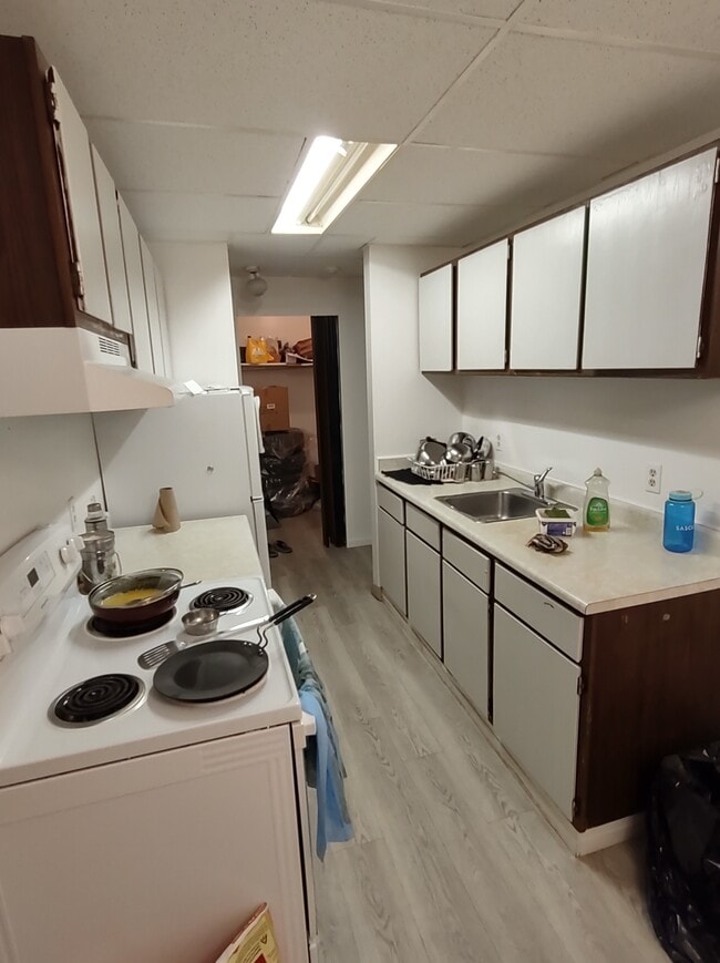 Building Photo - 571 Shuswap St S