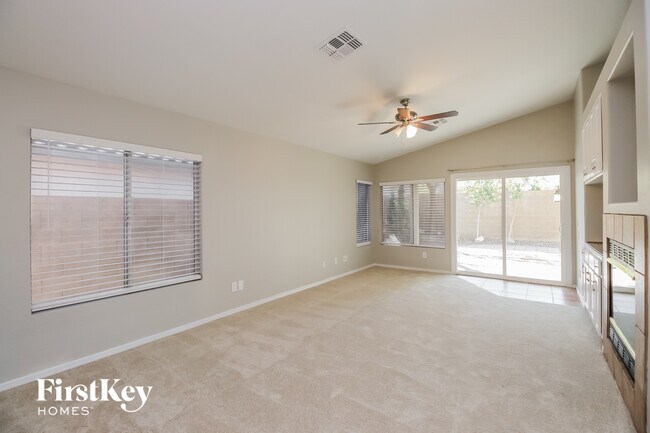 Building Photo - 701 E Cantebria Dr