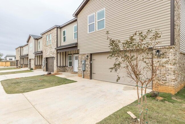 Foto del edificio - 316 Beau Claire Cir