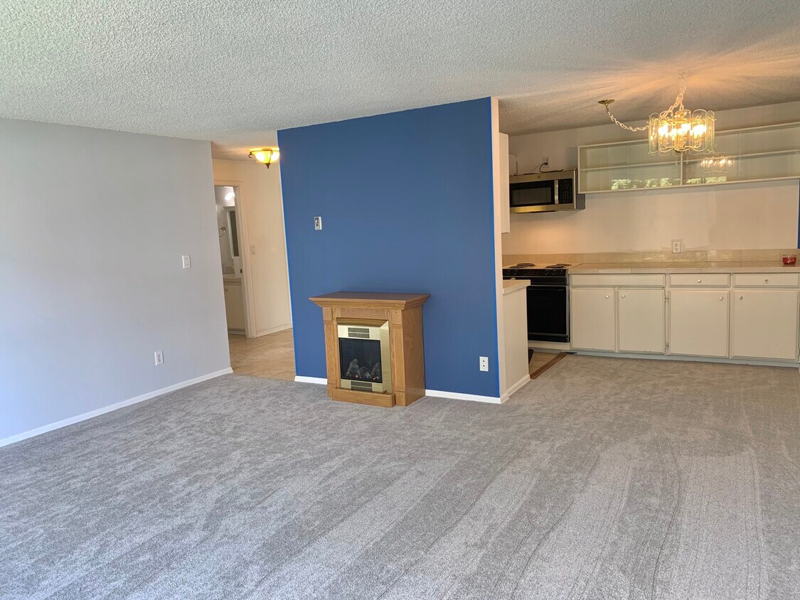 Living Room/Kitchen - 6225 Lake Washington Blvd NE