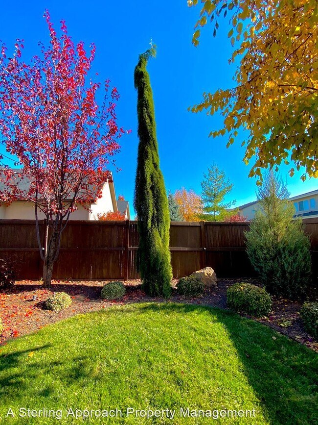 Foto del edificio - 4 br, 2.5 bath House - 885 W Arnaz St