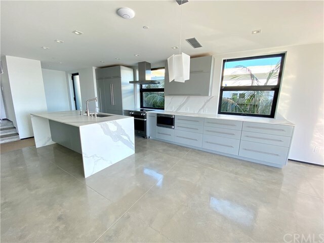 Foto del edificio - 673 N Coast Hwy