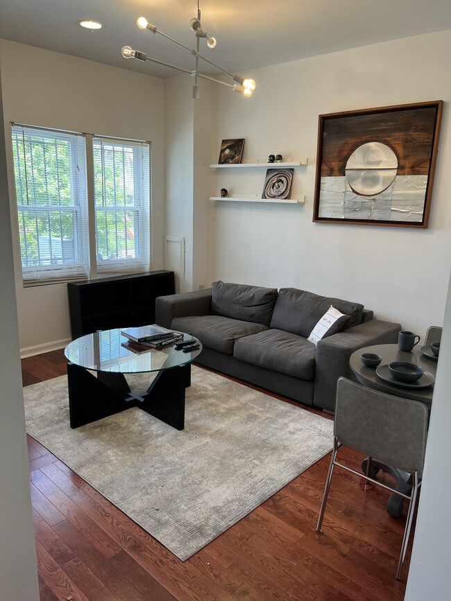 Foto del edificio - 1427 E St NE