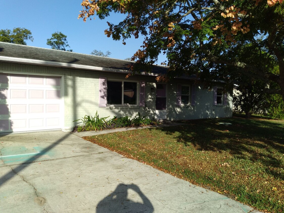 Foto principal - 3/2/2 in Spring Hill Florida 34609