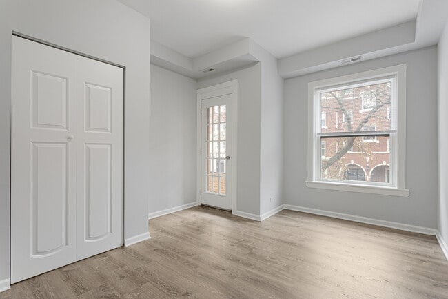 Foto del edificio - 7451 N Greenview Ave