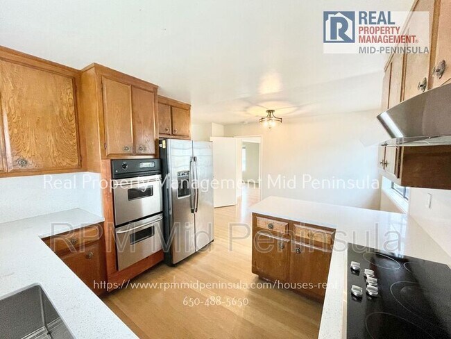 Foto del edificio - 900 Crestview Dr