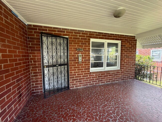 Foto del edificio - Large Home in Great Area