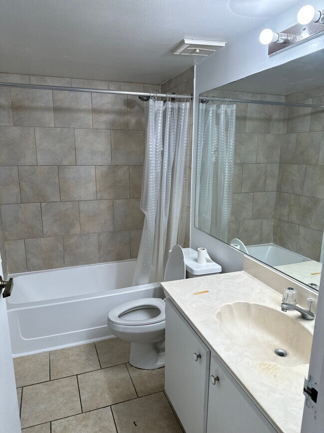 7601 E Treasure Dr, North Bay Village, FL 33141 Condo for Rent in