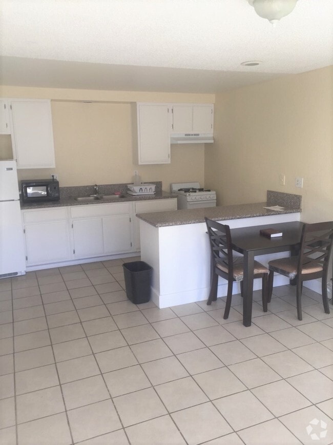 Victorville Town Center Apartments for Rent with Parking Victorville