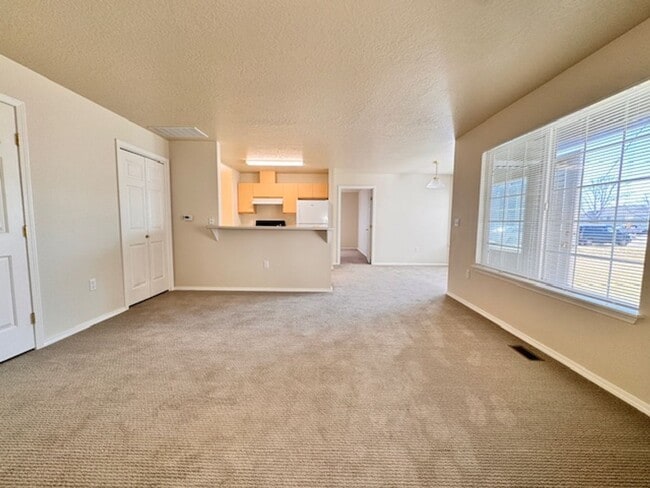 Building Photo - 213 N Avenger Ln
