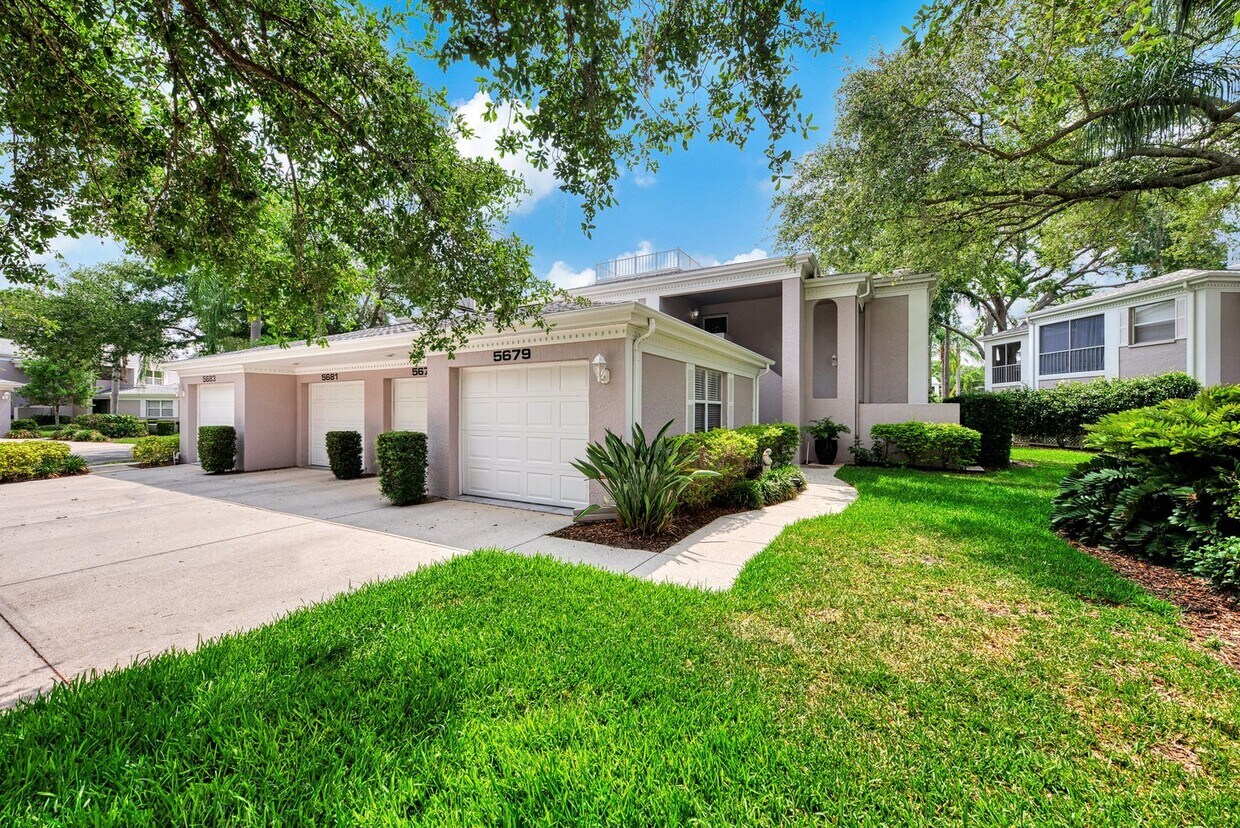 Foto principal - GEORGOUS 2 BEDROOM, 2BATHROOM, TURN KEY FU...