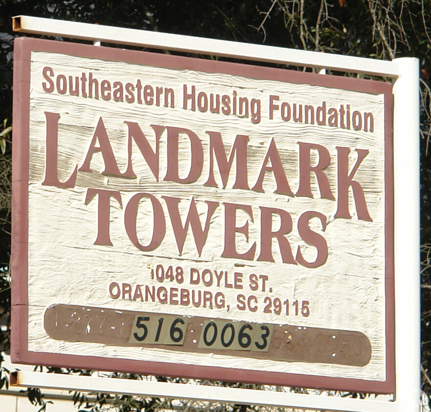 Building Photo - Landmark Towers