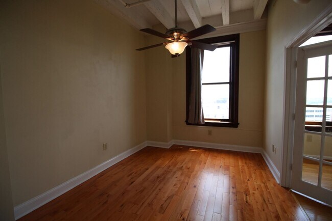 Foto del edificio - 2 Bedroom Condo in the heart of Downtown A...