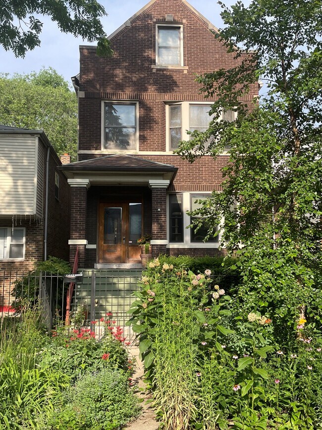 Fachada - 1449 N Bell Ave