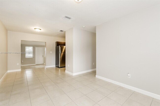 Foto del edificio - 19241 NW 6th Ave
