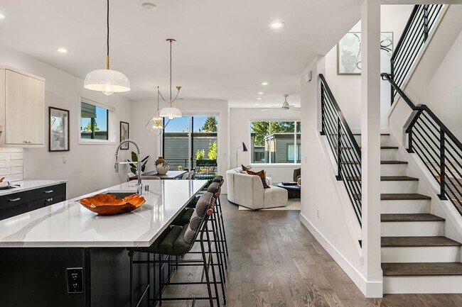 Foto del edificio - 4bd/3.25 Kirkland Home