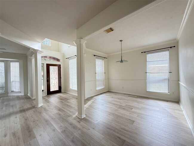 Foto del edificio - 1528 Mesa Verde Dr