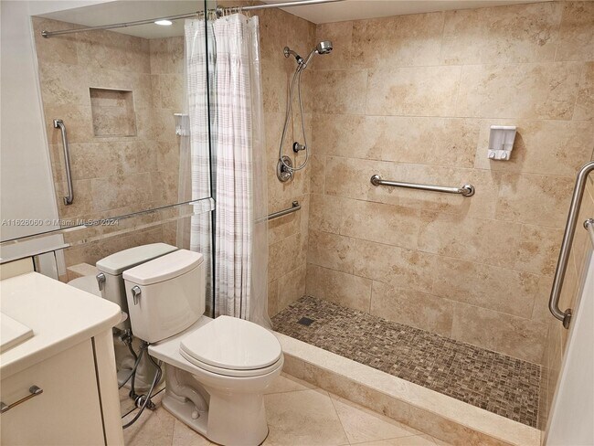 Building Photo - 16300 Golf Club Rd