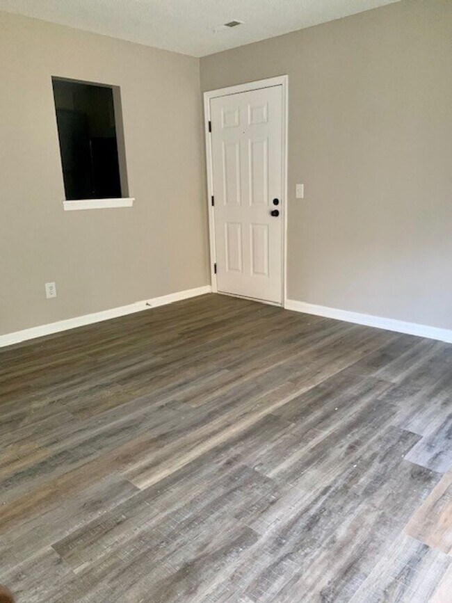 Foto del edificio - Adorable 2 bedroom 1 bath Condominium in C...