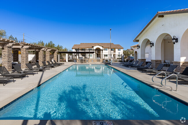 Poolside Lounge with Kitchenette - Tuscany Villas