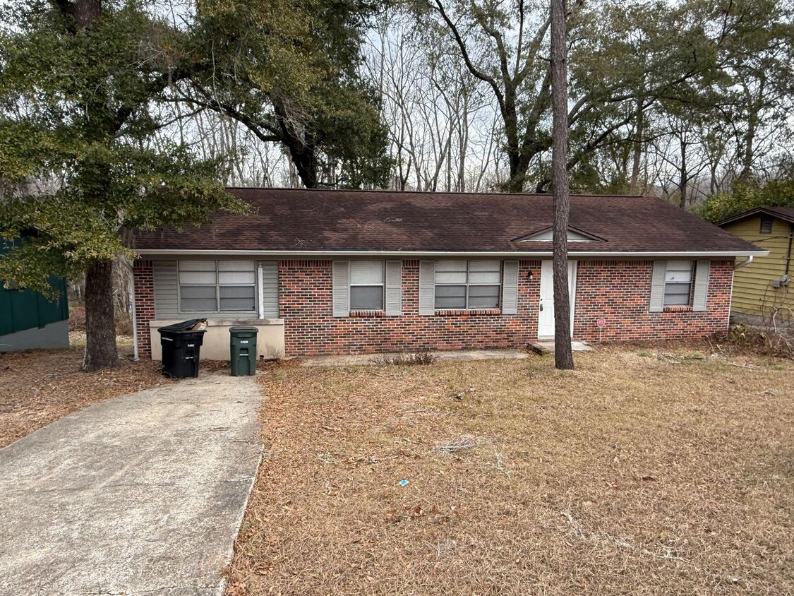 Primary Photo - Nice home off Sunnyside Rd Available now!