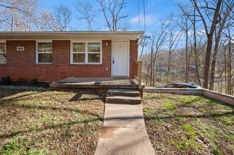 Building Photo - 492 Oak St